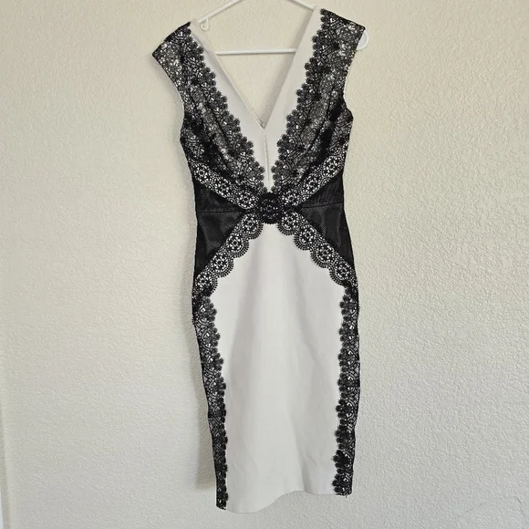 Catherine DeaneCap-Sleeve V-Neck Lace-Panel Sheath Dress, Oyster/Almond size 4 - Picture 3 of 12